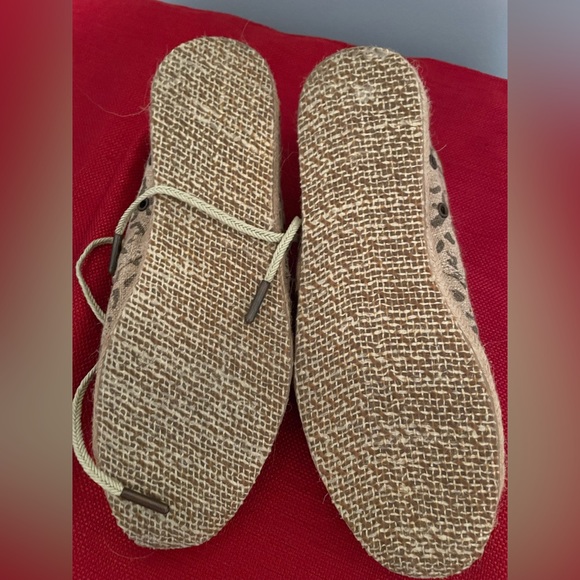 NIB TOM’s Desert Botas Snow Leopard Booties - Picture 2 of 7